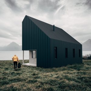 the-backcountry-hut-company-leckie-studio-architecture_dezeen_sq